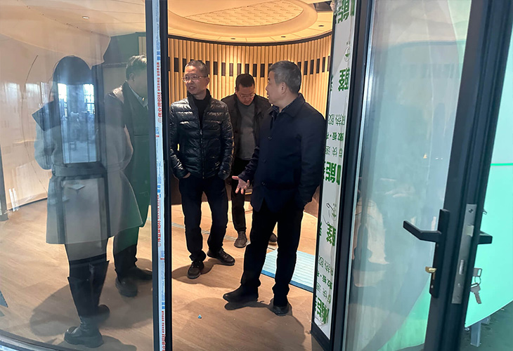 溫嶺市政協(xié)副主席、黨組成員顧雪榮，攜松門鎮(zhèn)相關(guān)部門領(lǐng)導(dǎo)蒞臨我司考察指導(dǎo)