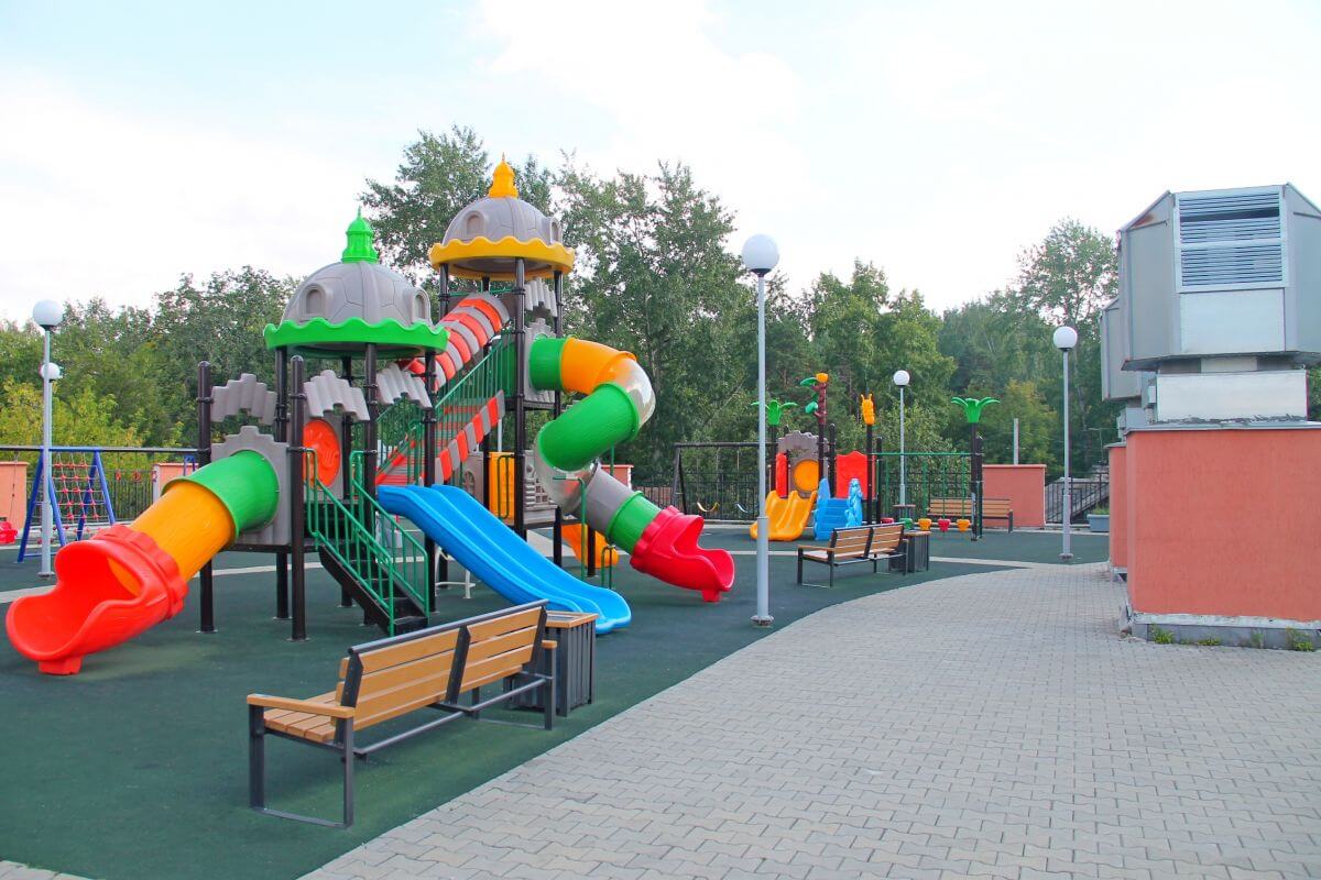 滾塑游樂設(shè)施