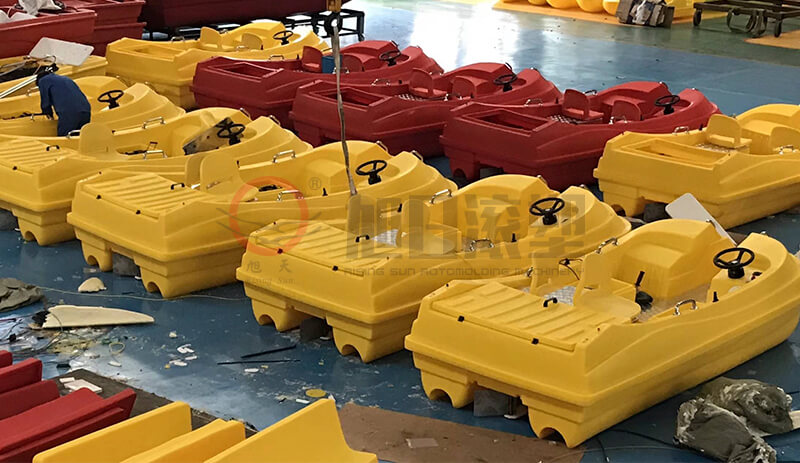 滾塑旋轉(zhuǎn)定制船